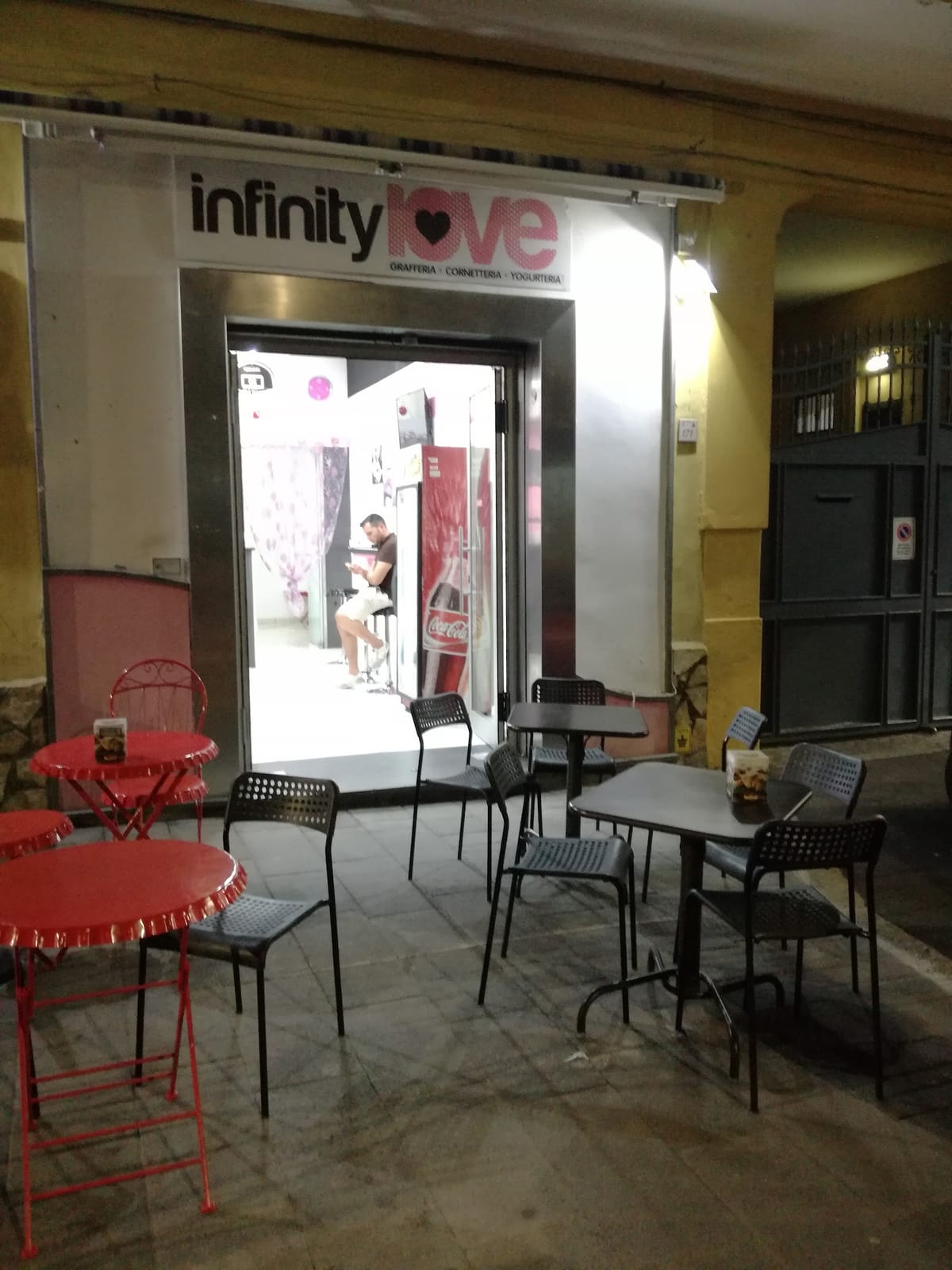 Famous Café