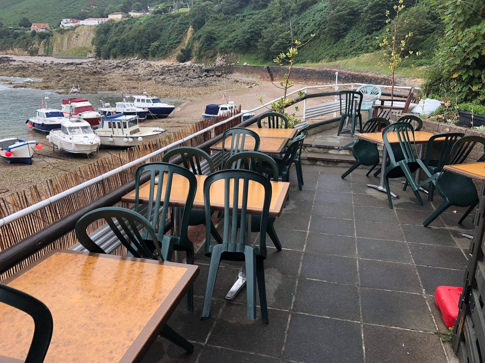 Bonne Nuit Beach Cafe