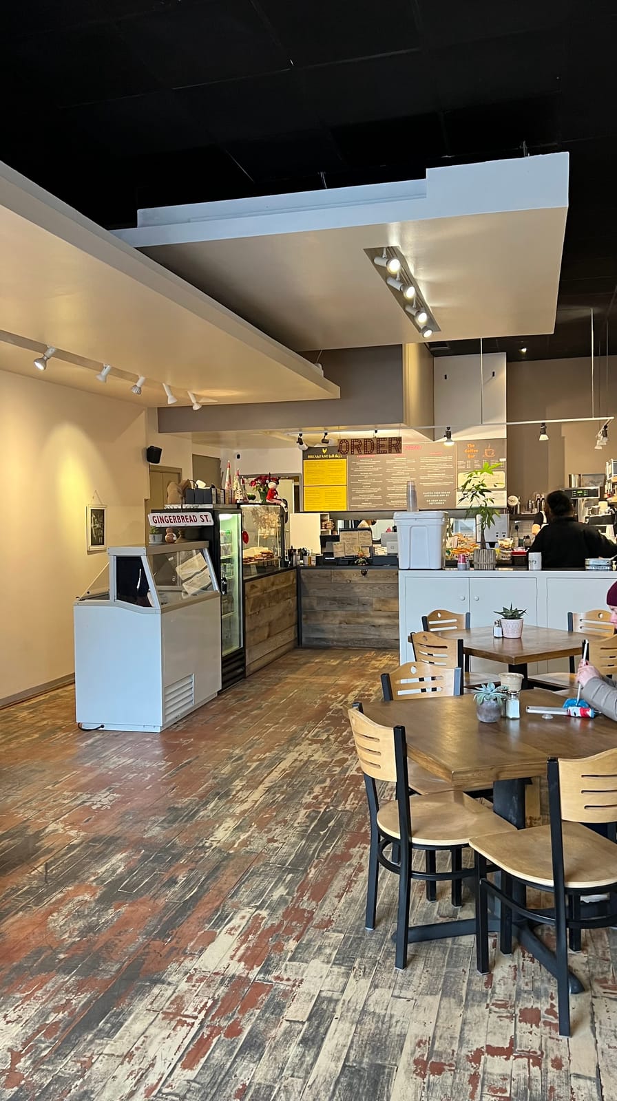 Henry & The Fish Cafe