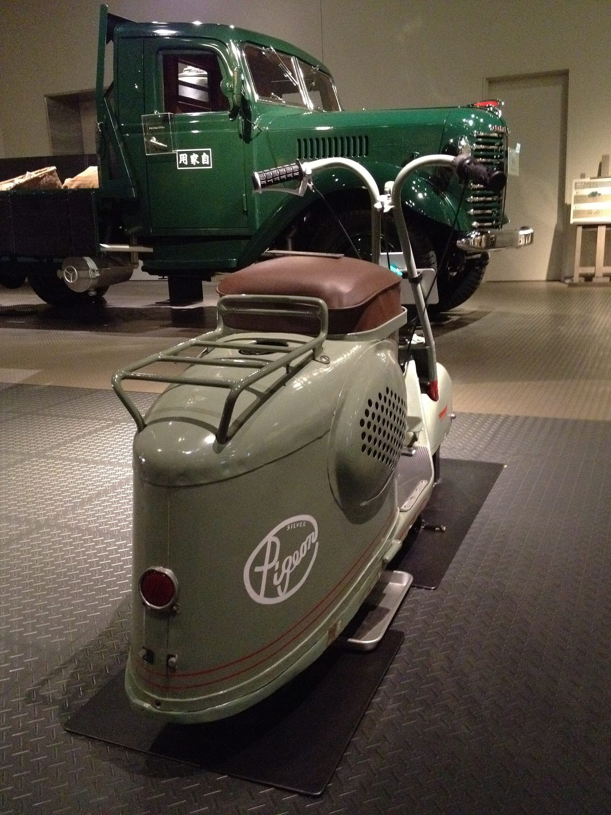 ミュージアムカフェ CARS & BOOKS