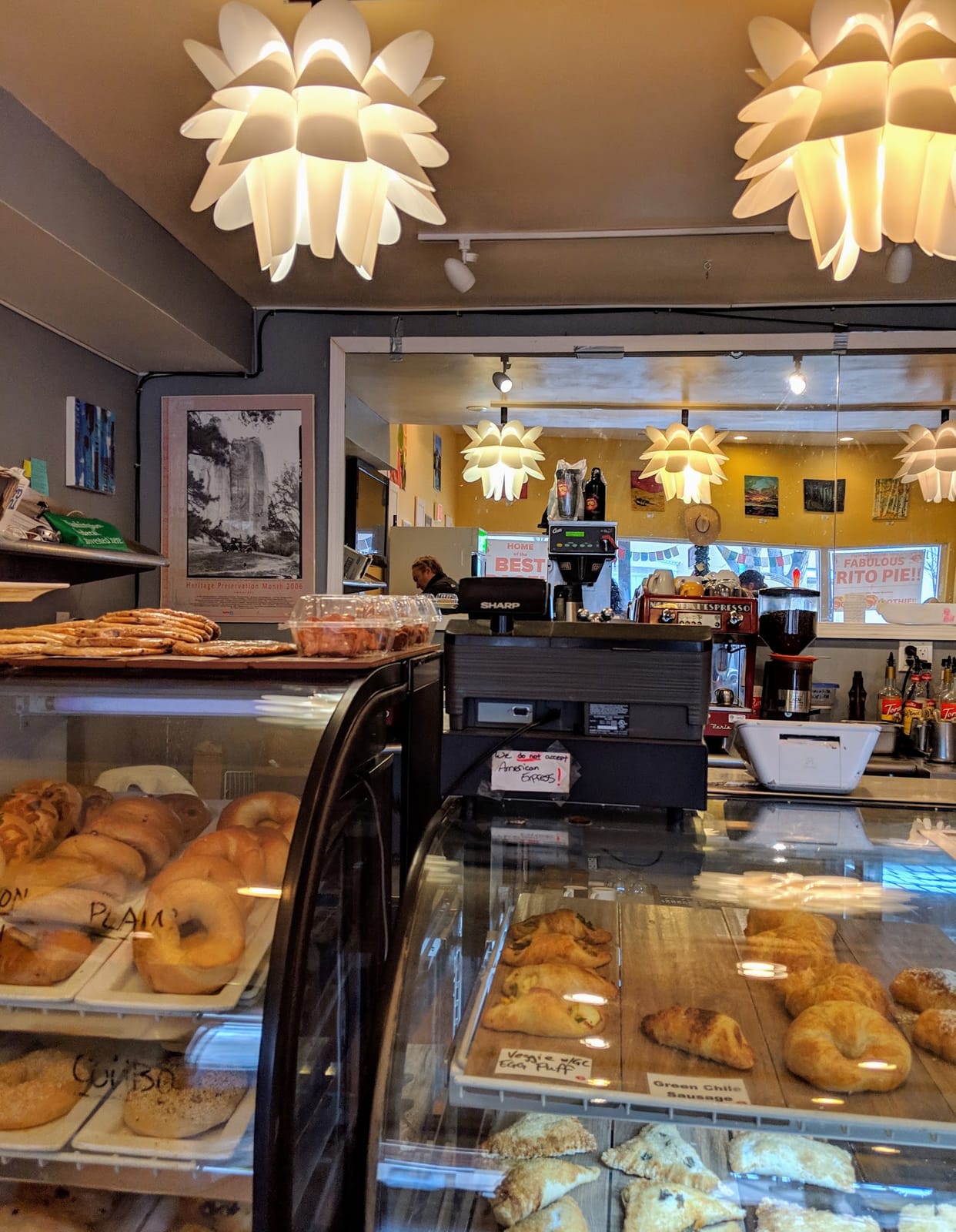 Boultawn's Bagelry, Café & Gallery