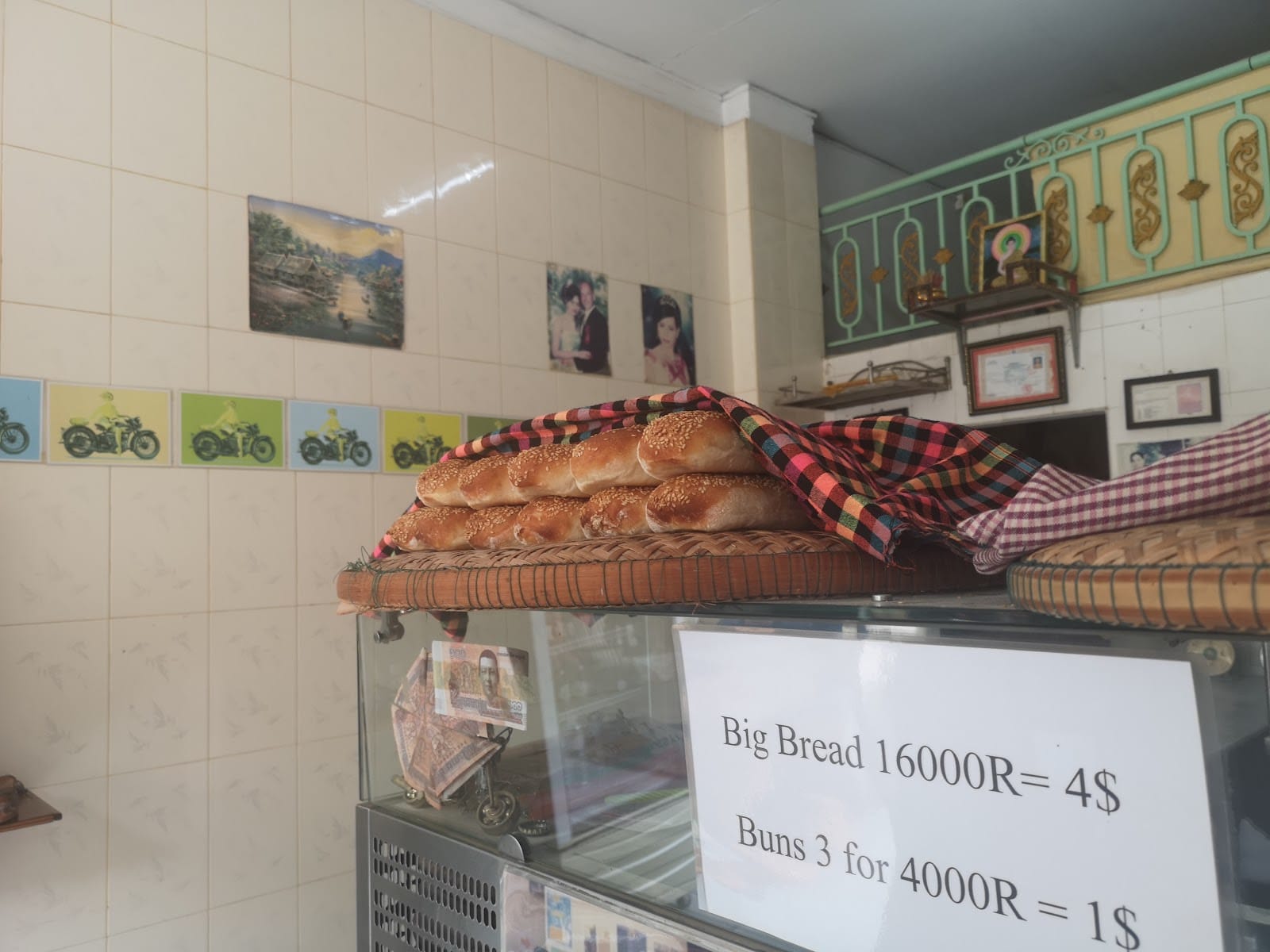 Garage Battambang: Sandwich Bar, Bread, & Bikes