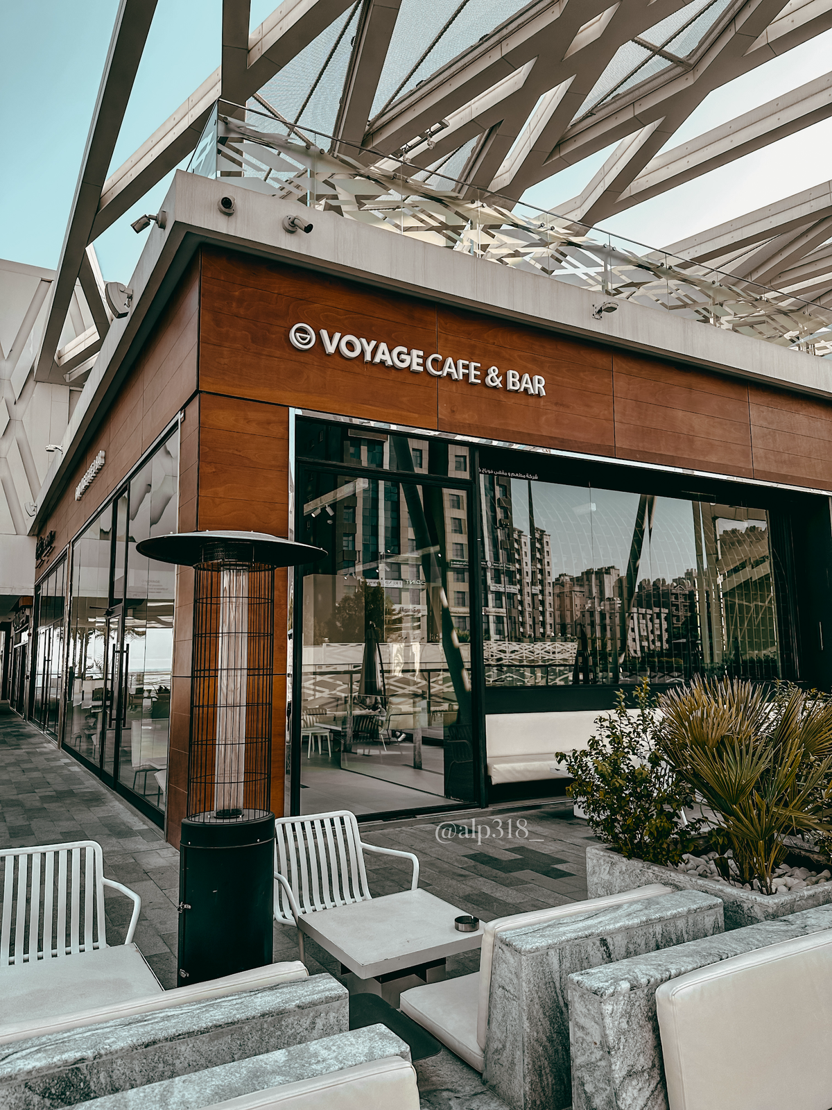 Voyage Cafe & Bar