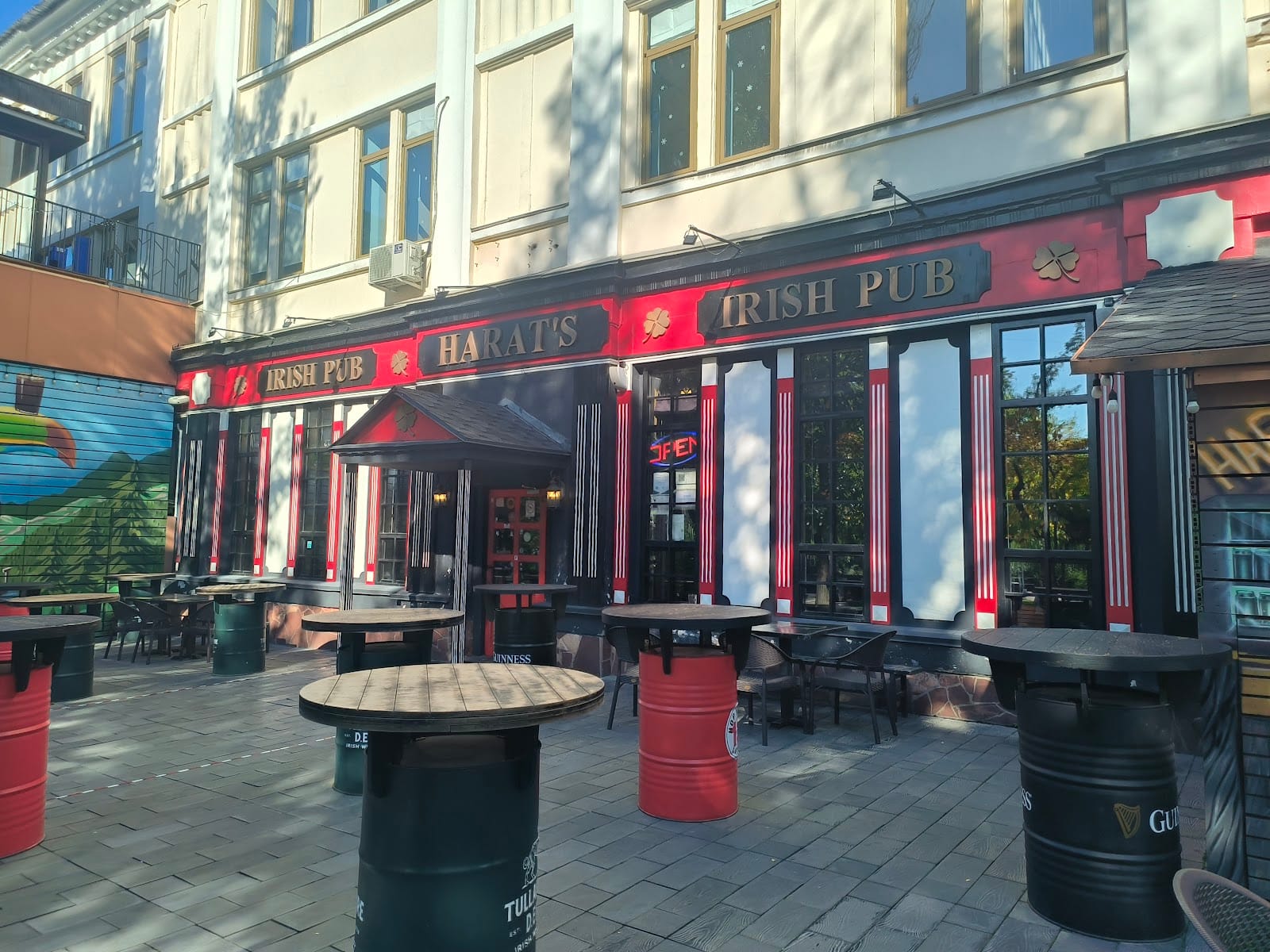 Harat's Irish Pub