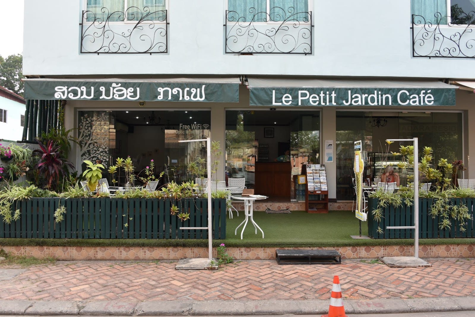 Le Petit Jardin Café