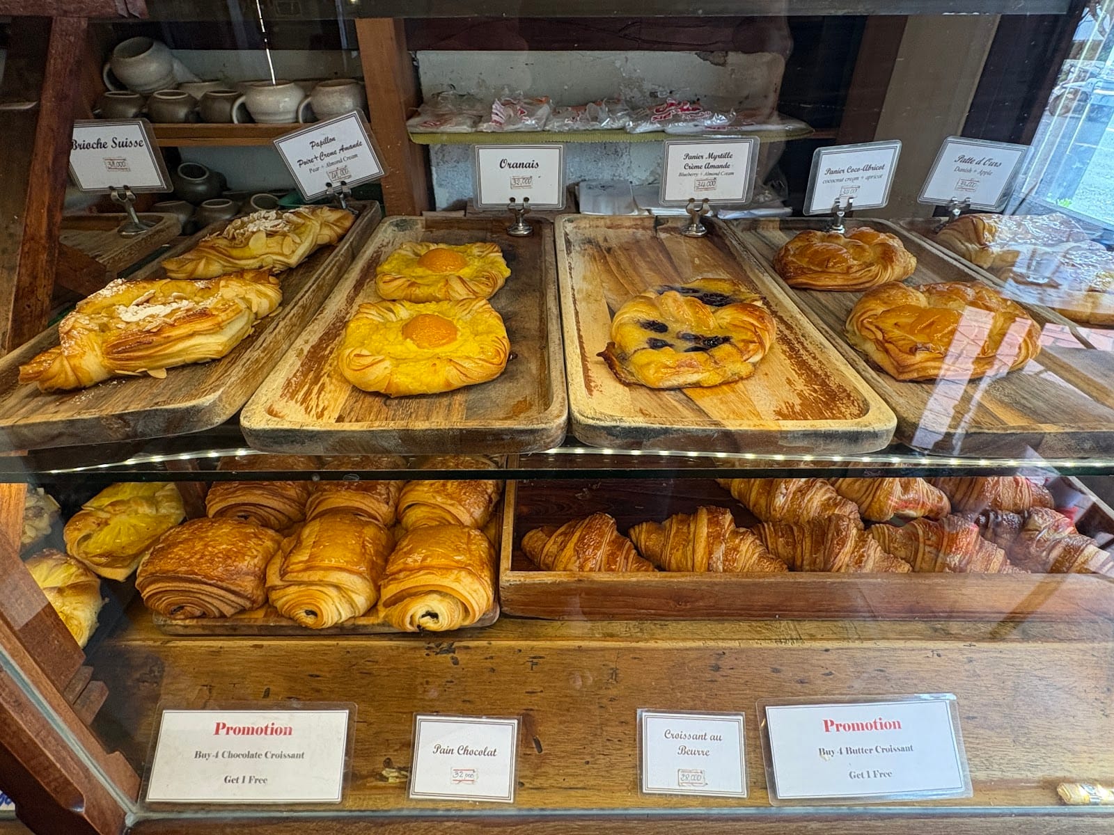 Le Banneton Café & French Bakery
