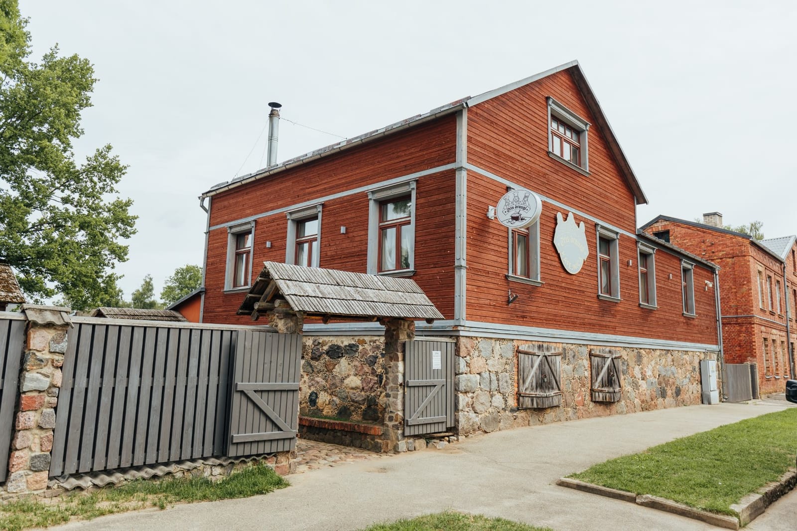 Trīs draugi photo 2