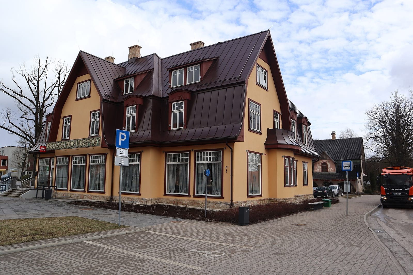 Noliktava Tirgotava & Cafe