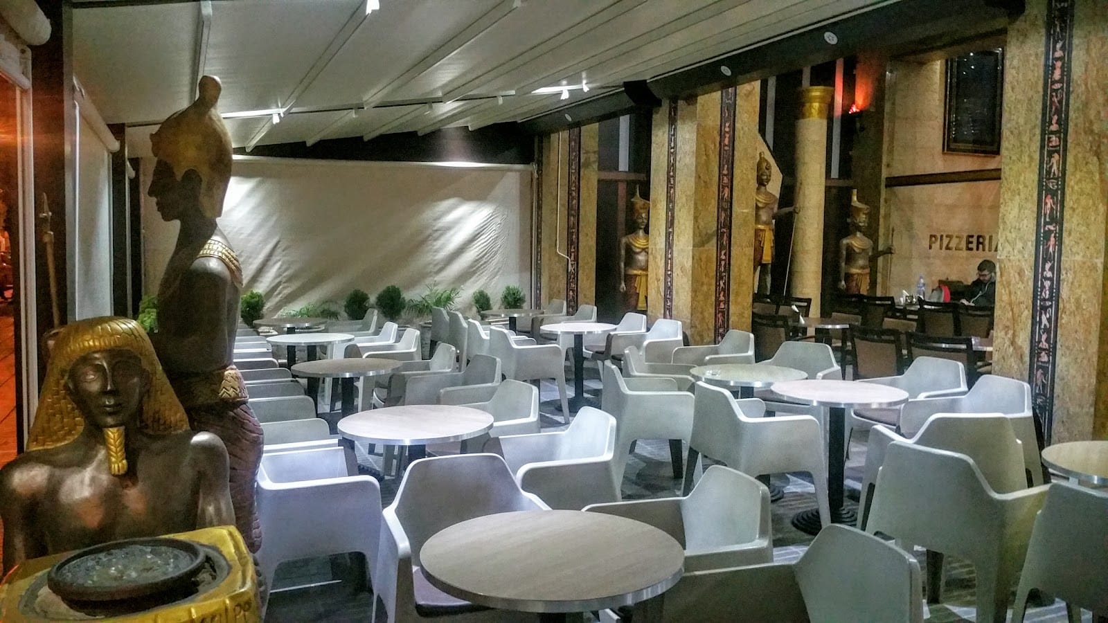 Cafe la momie