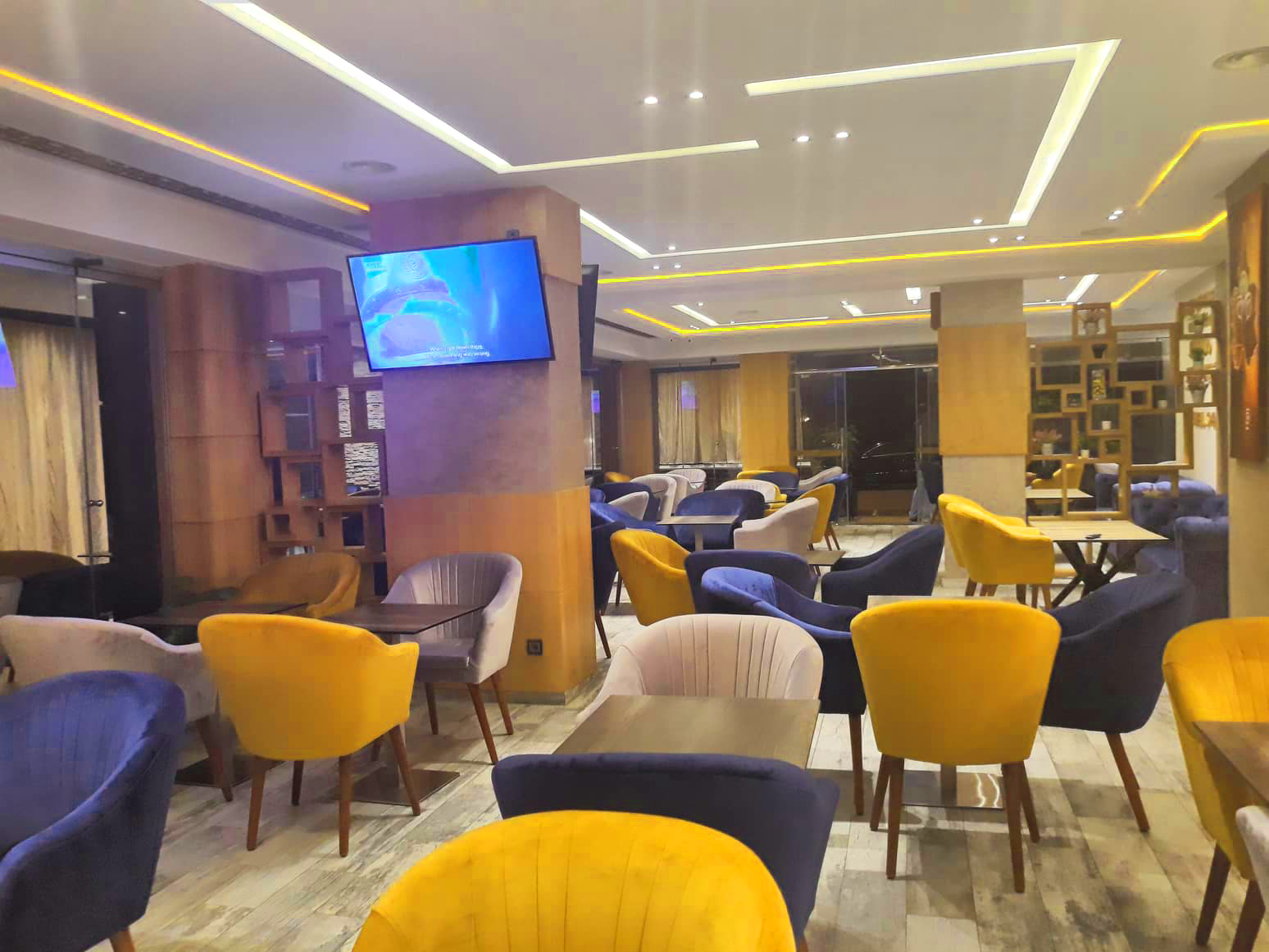 LEVEL CAFE