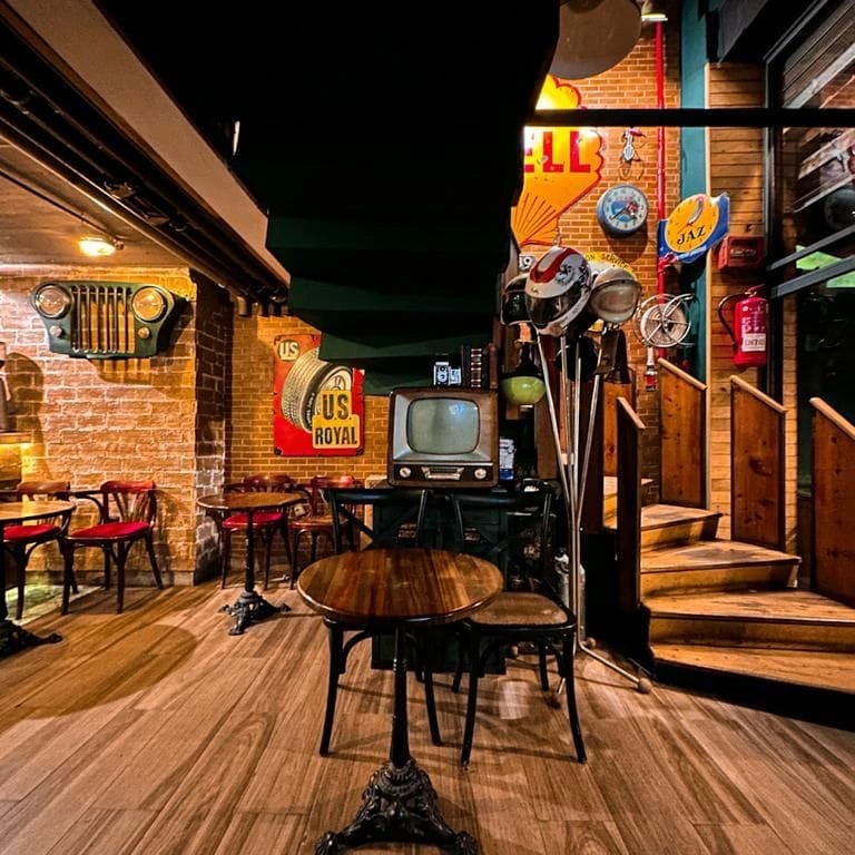 Cafe 13