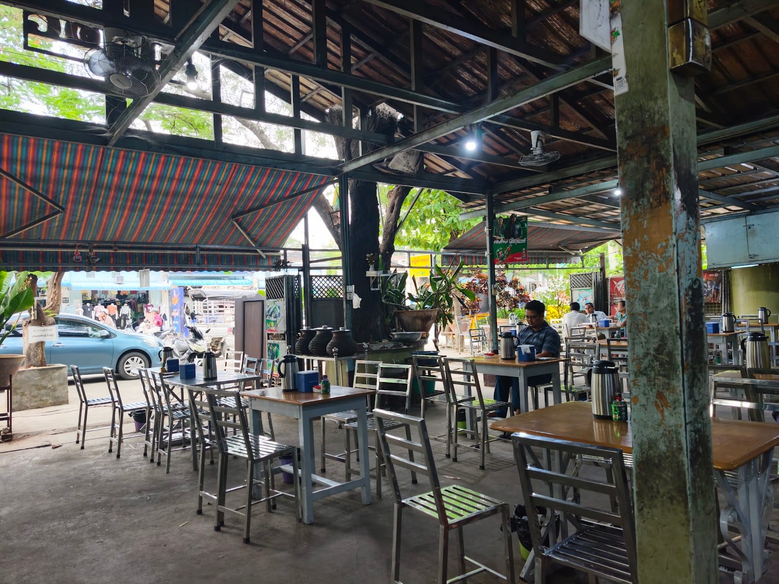 Thant Sin Cafe(သန့်စင်ကဖေး)
