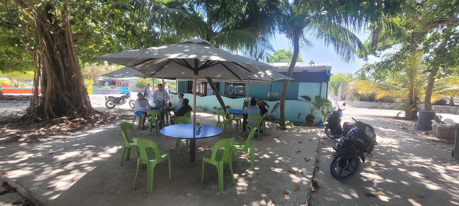 Cafe De Beach