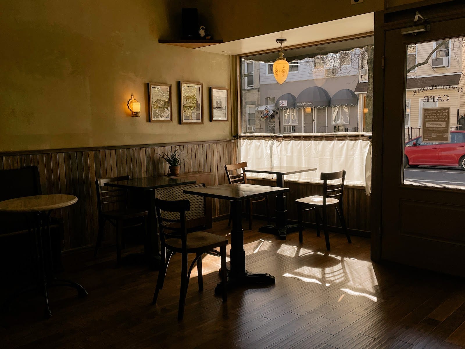 Onderdonk Cafe