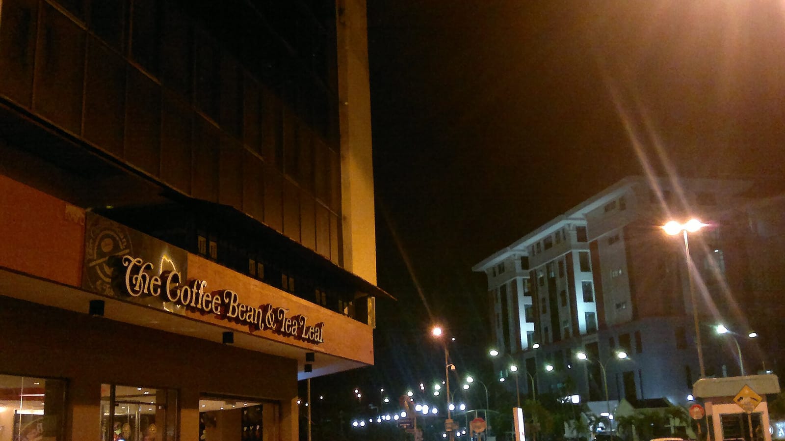 The Coffee Bean & Tea Leaf photo 3