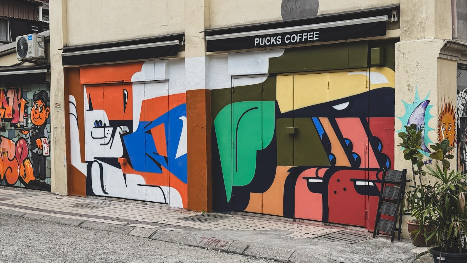 Pucks Coffee