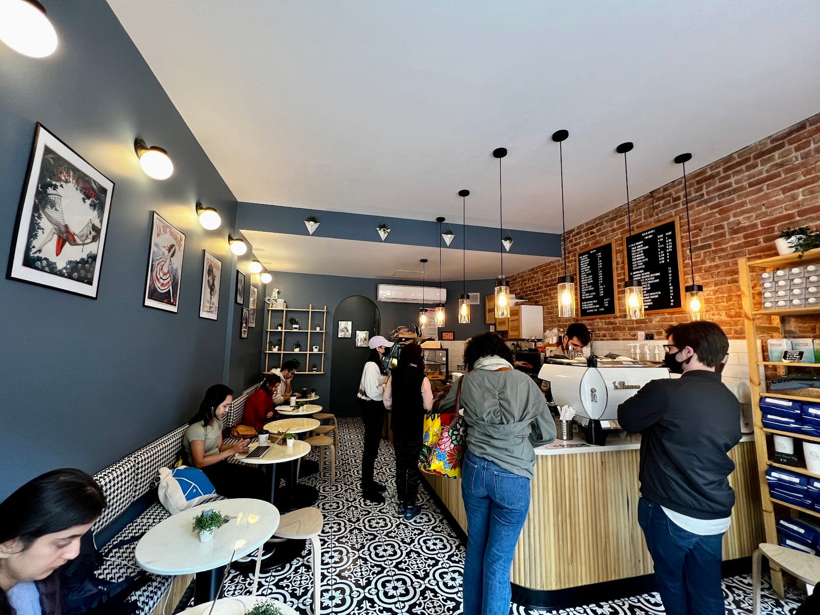Madame Bonté Café