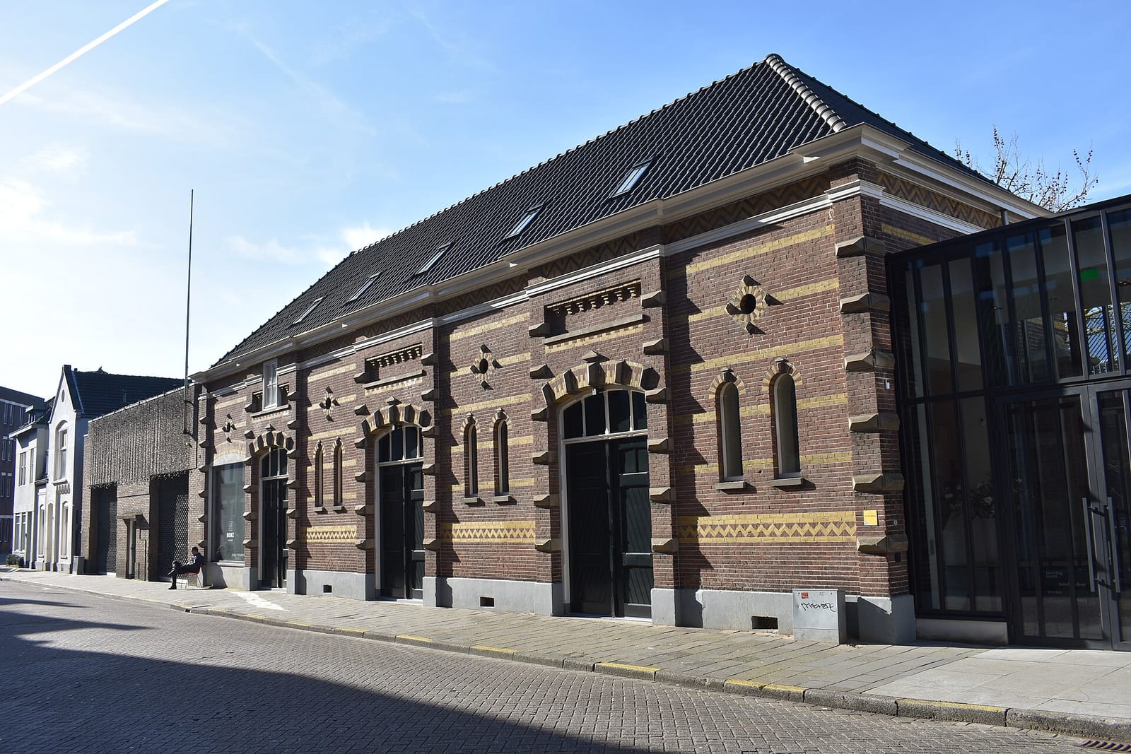Kazerne By Day