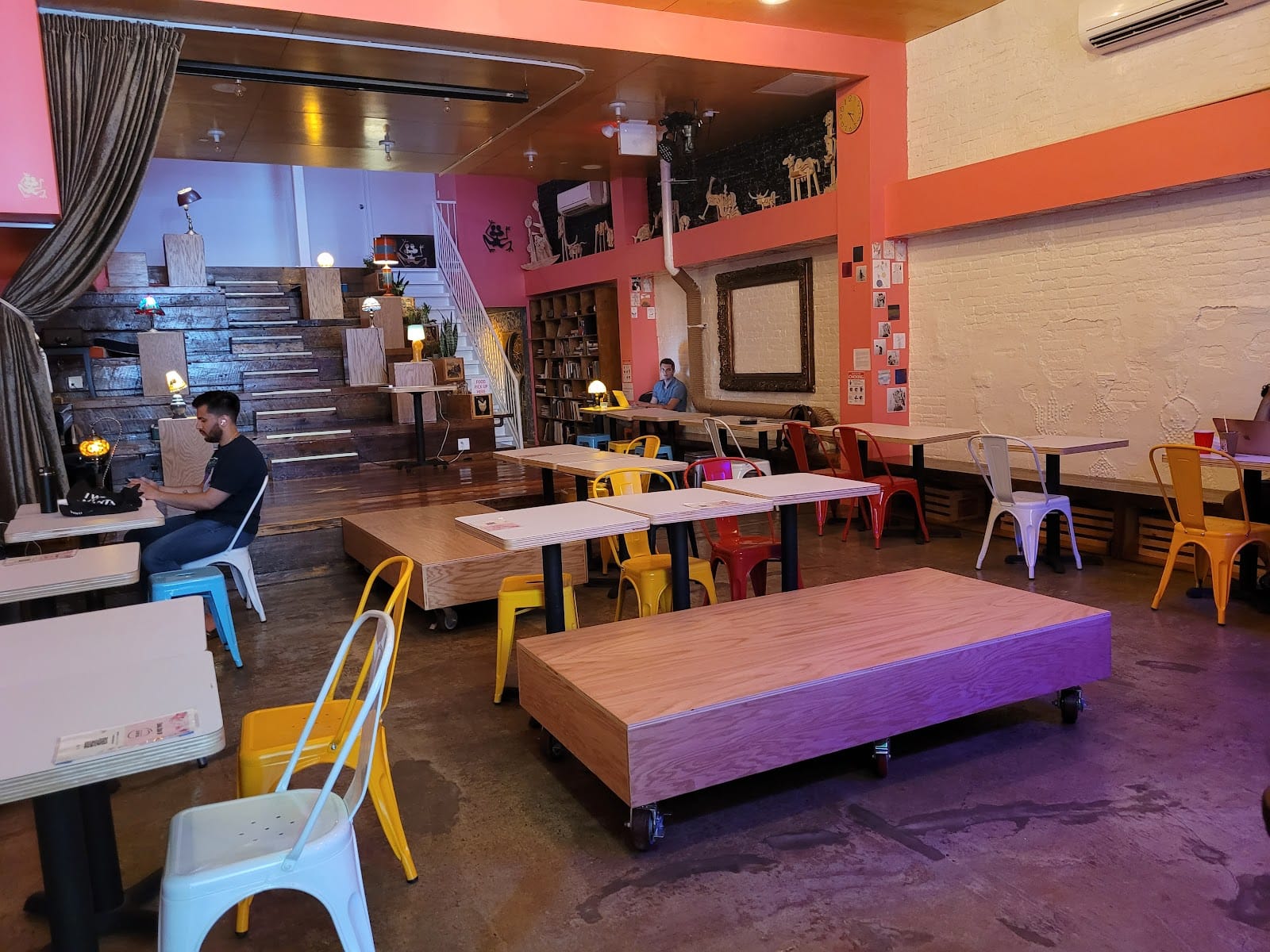 pinkFROG Cafe