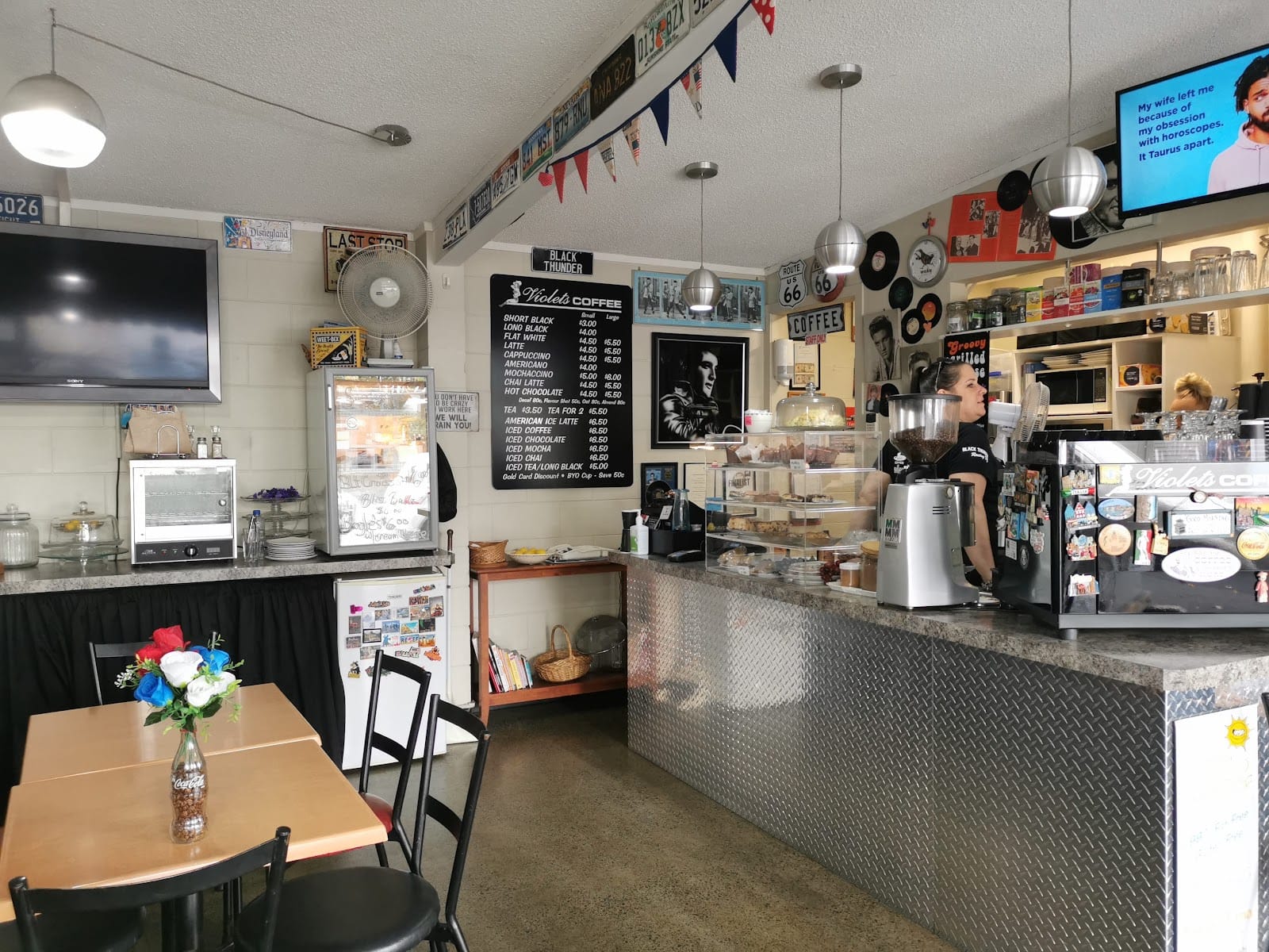 Violet's Coffee @ Pit Lane