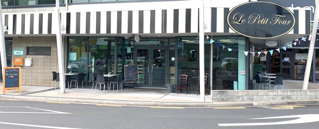 Le Petit Four Cafe