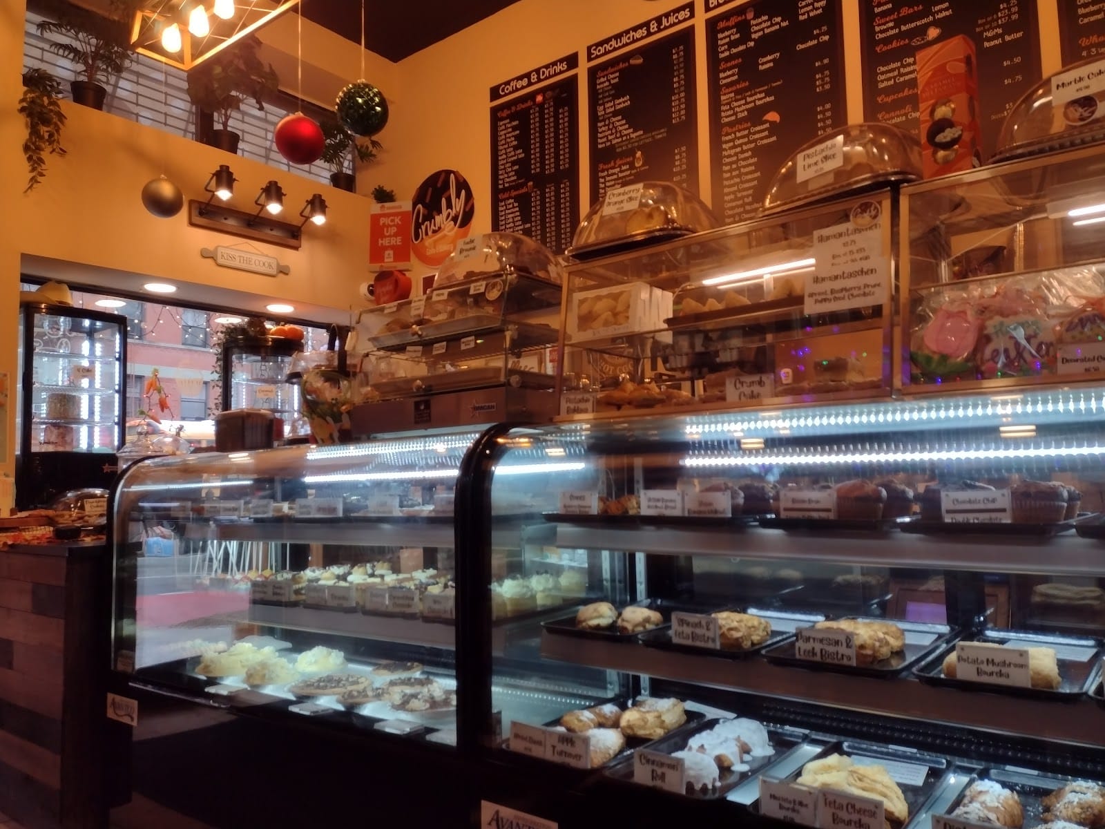 Crumbly Cafe & Bakery