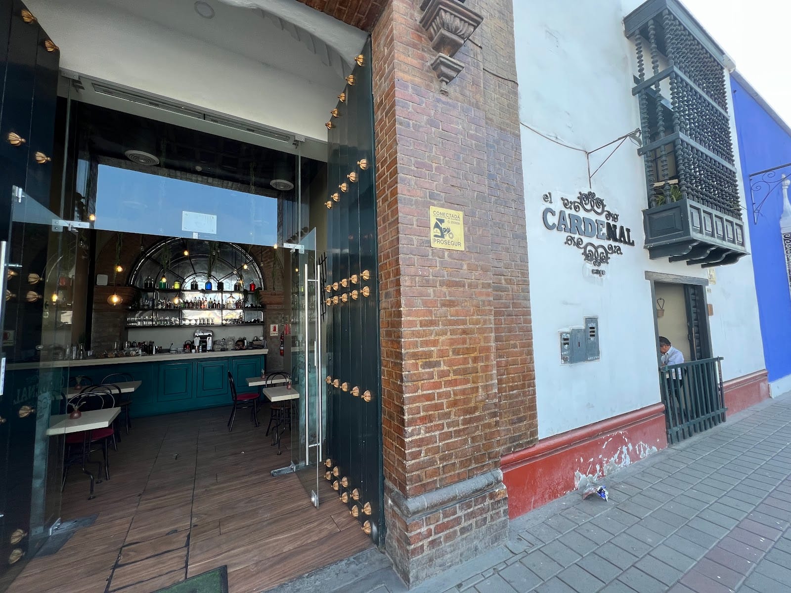 El Cardenal Café