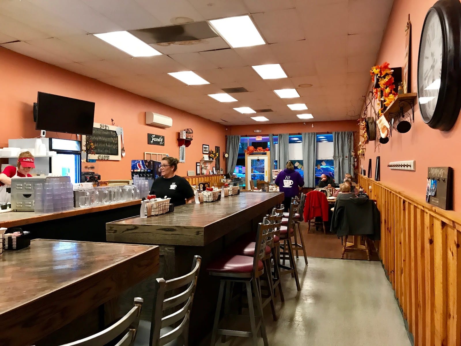 J & T's Family Cafe