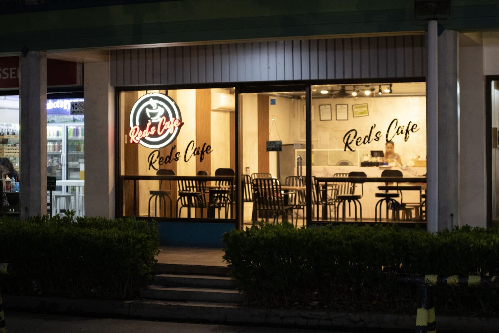Red's Cafe