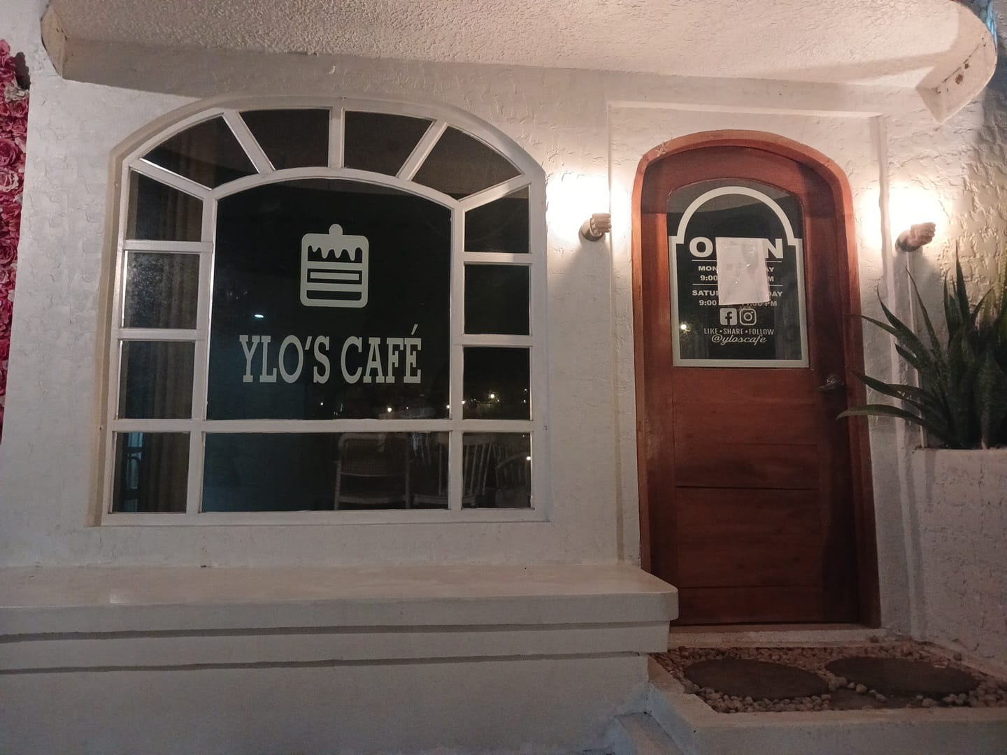 Ylo's Cafe