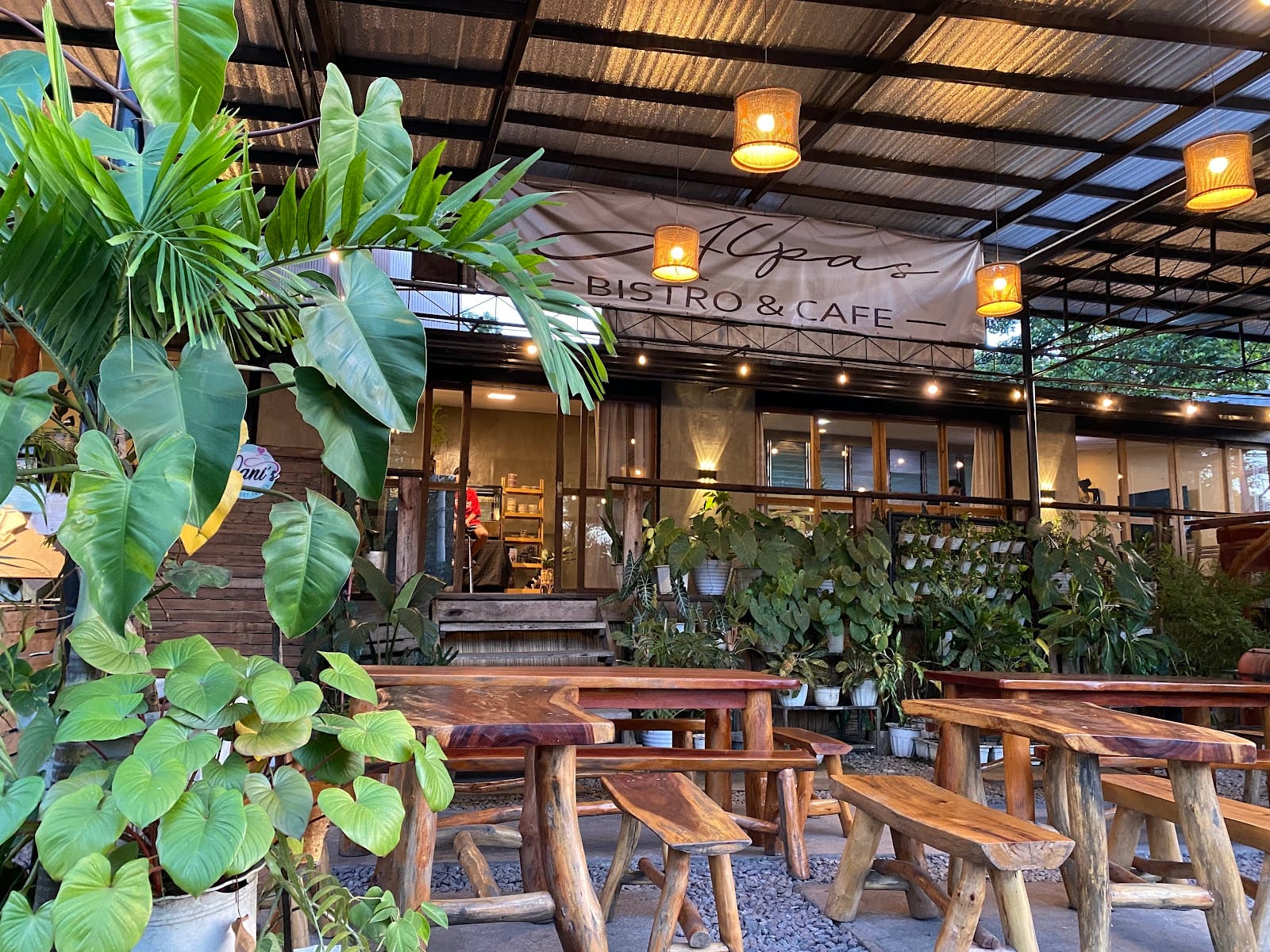 Alpas Bistro and Cafe