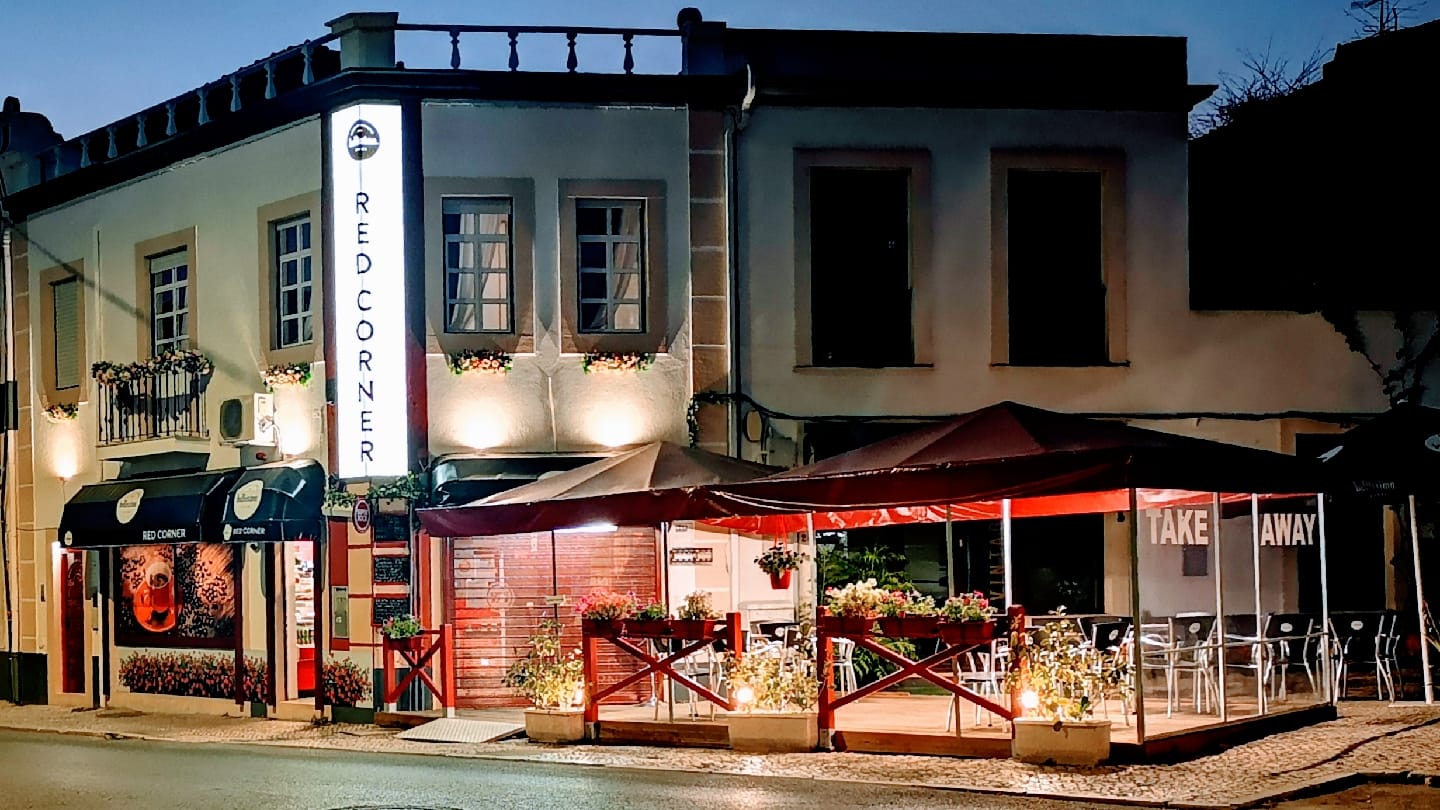 Red Corner Café