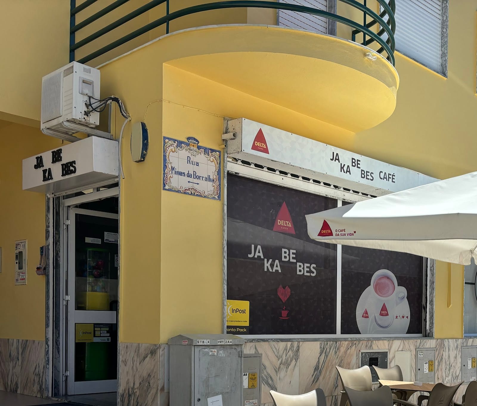 Jakabebes Café