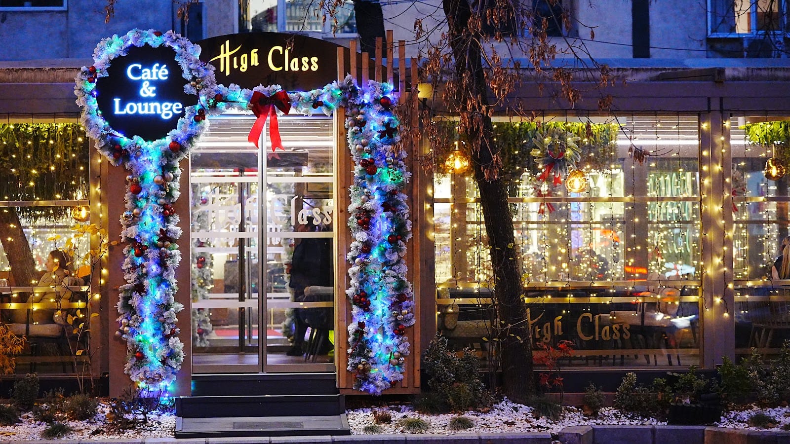 High Class Cafe & Lounge