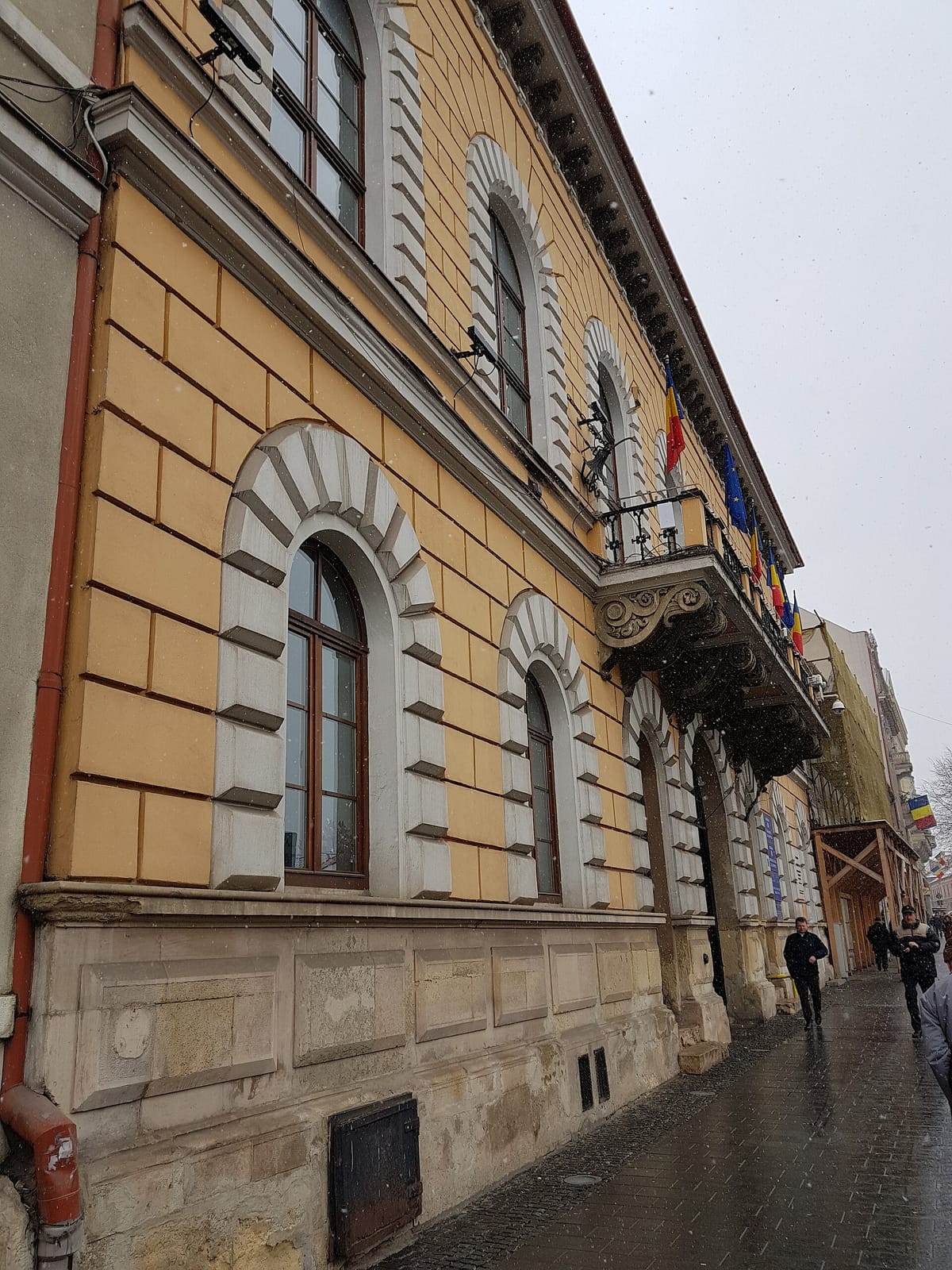 Și