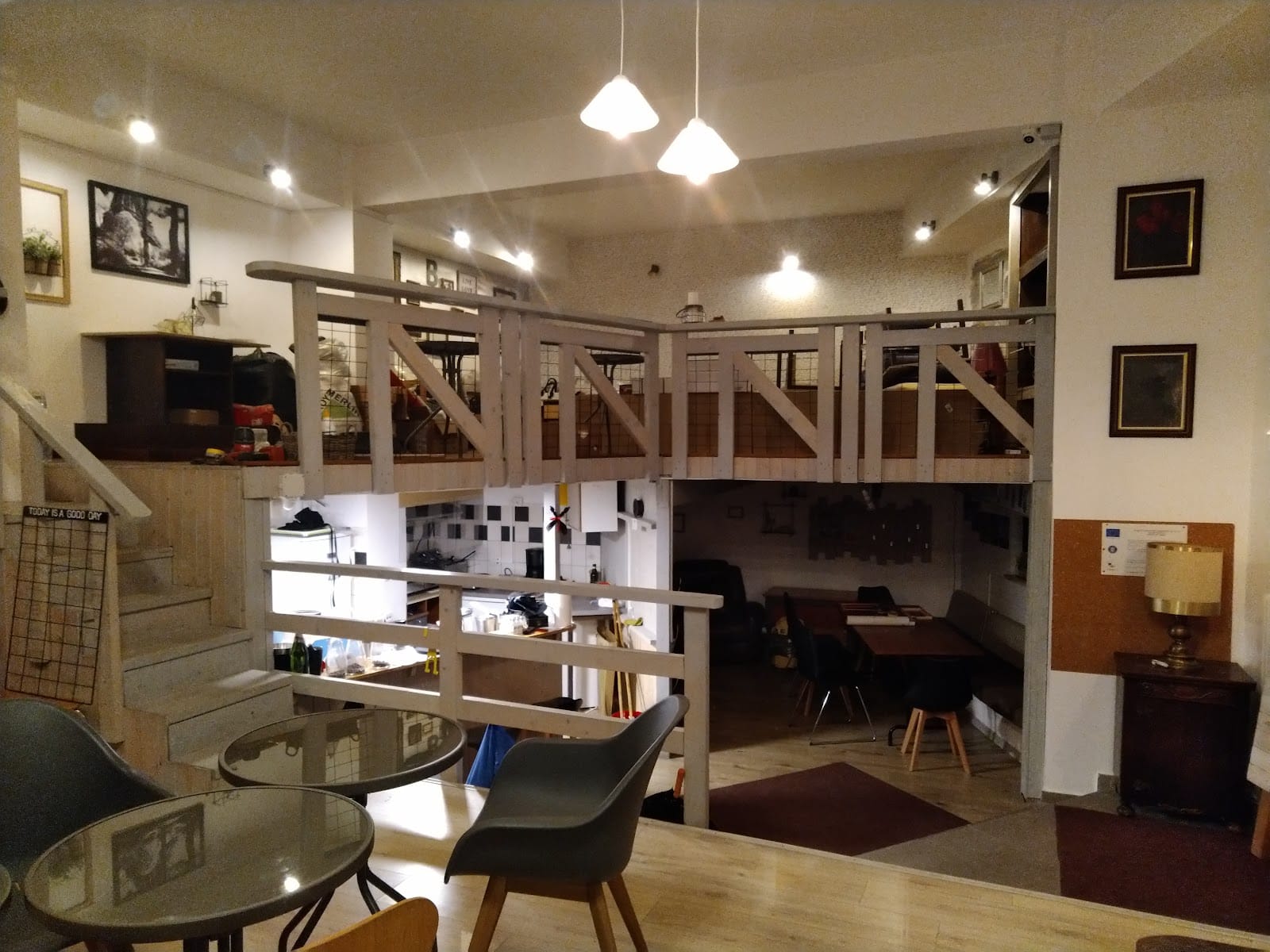 Chez Les Amis