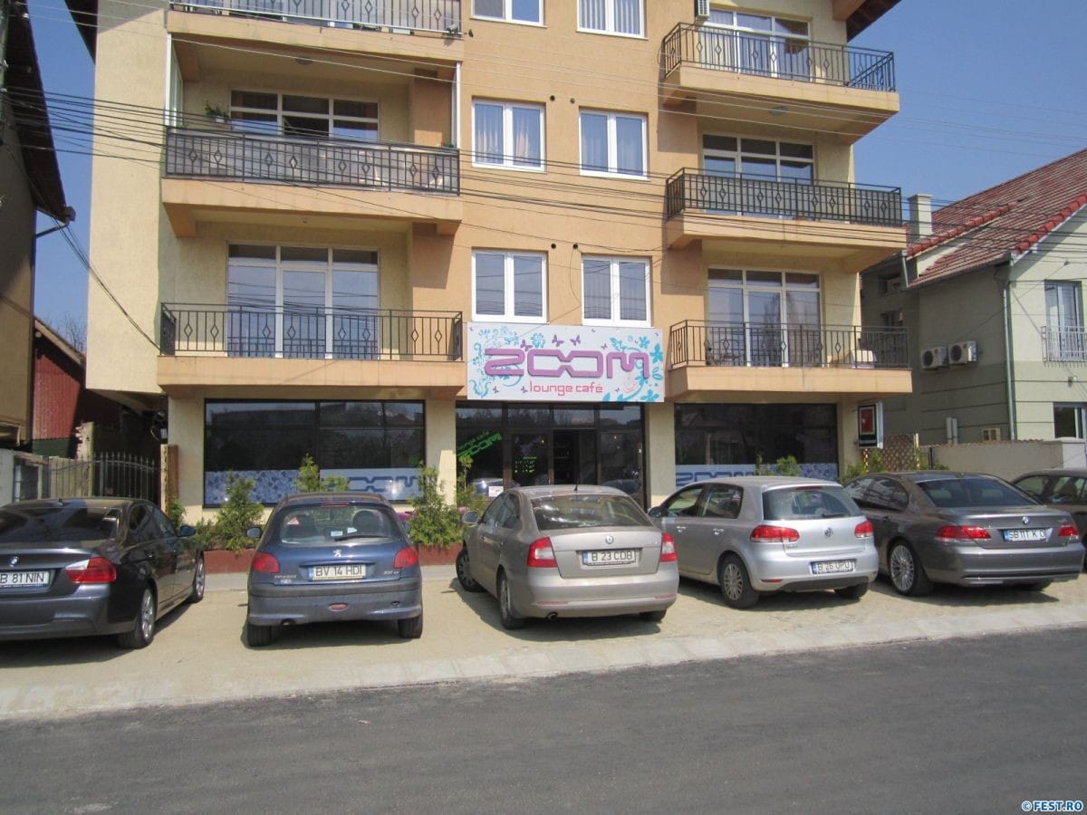 Zoom Lounge Cafe