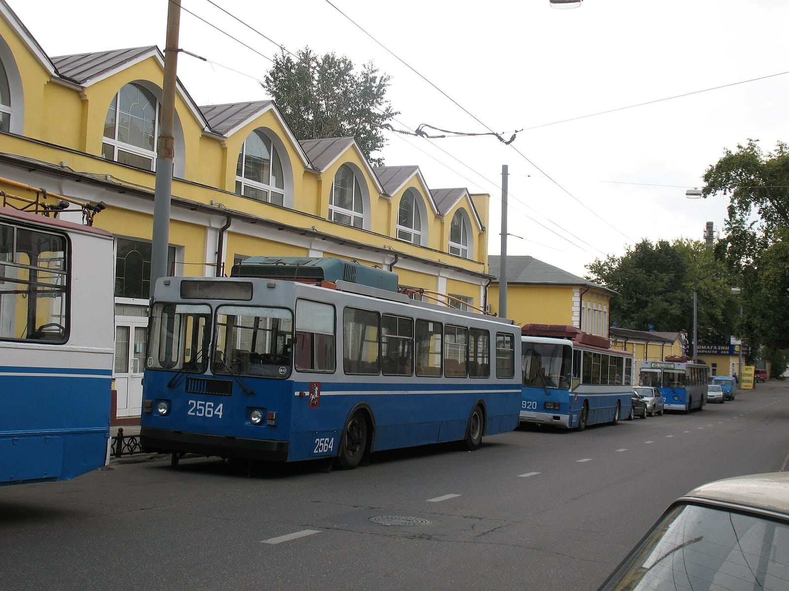 West 4 photo 2
