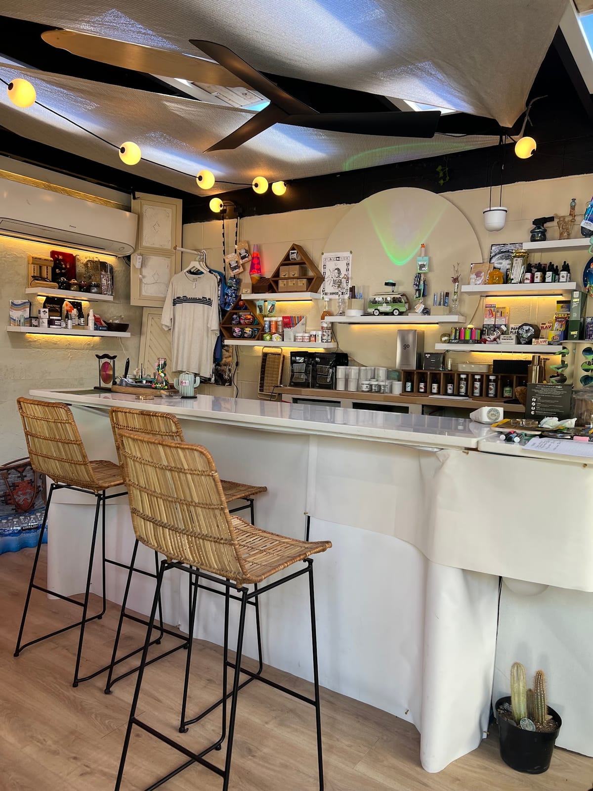 Cafe Cannabus