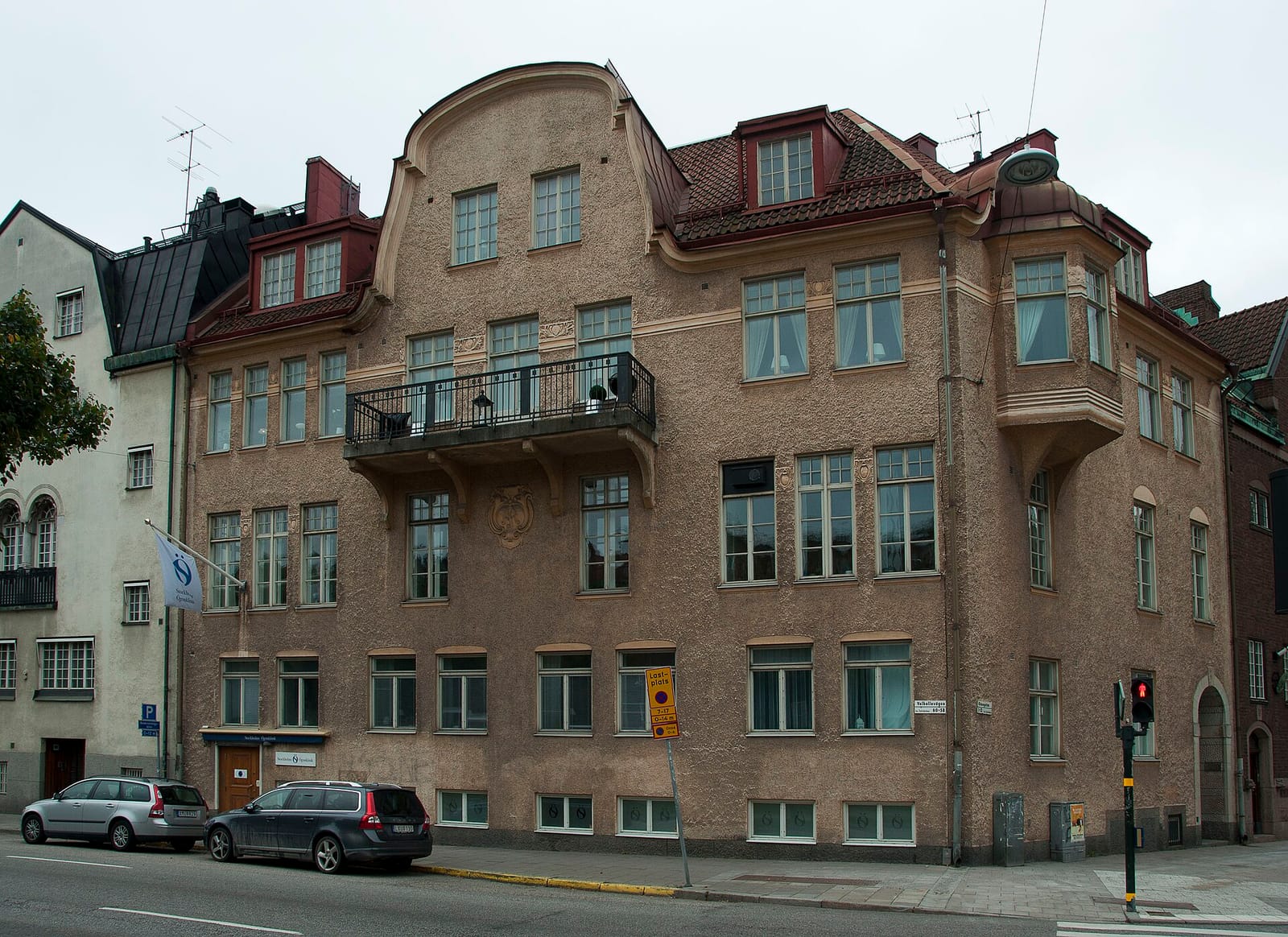Two fat ladies in Stockholm photo 4
