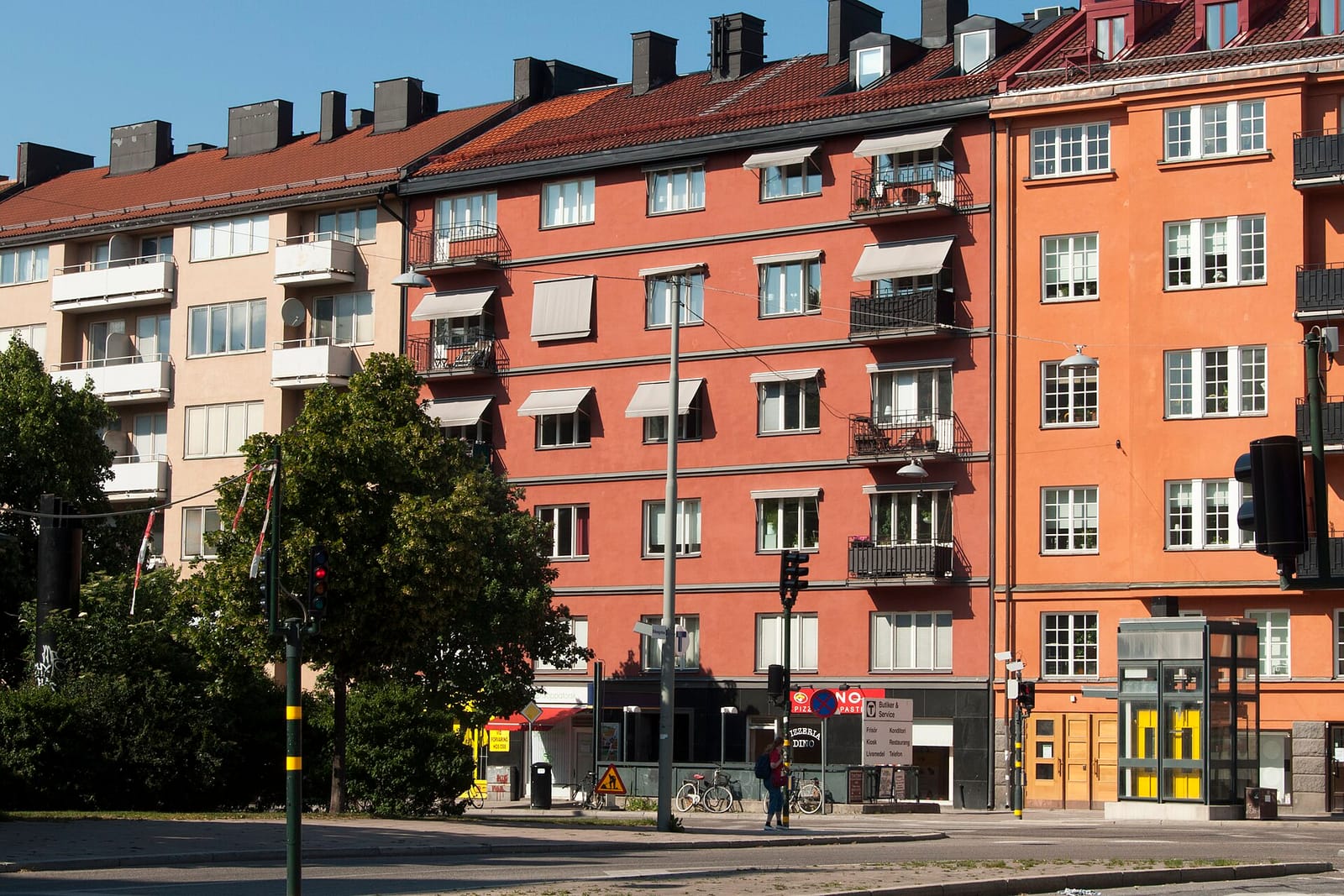 Two fat ladies in Stockholm photo 3