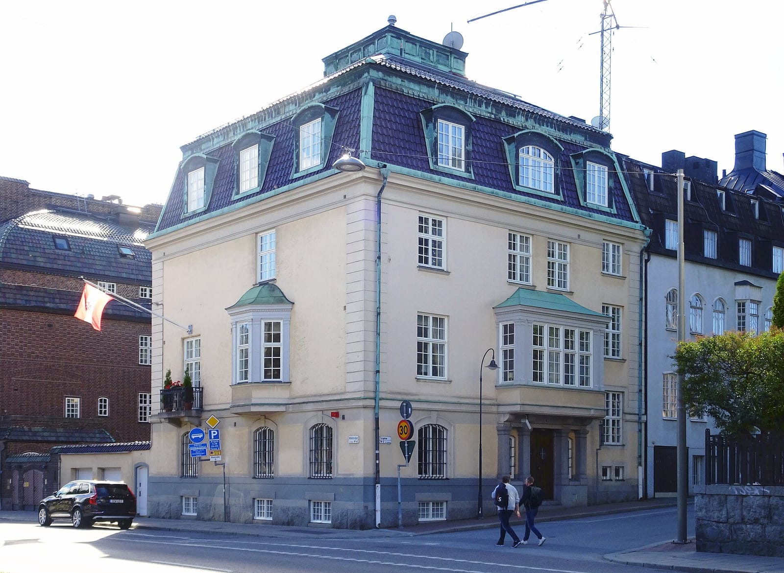 Two fat ladies in Stockholm