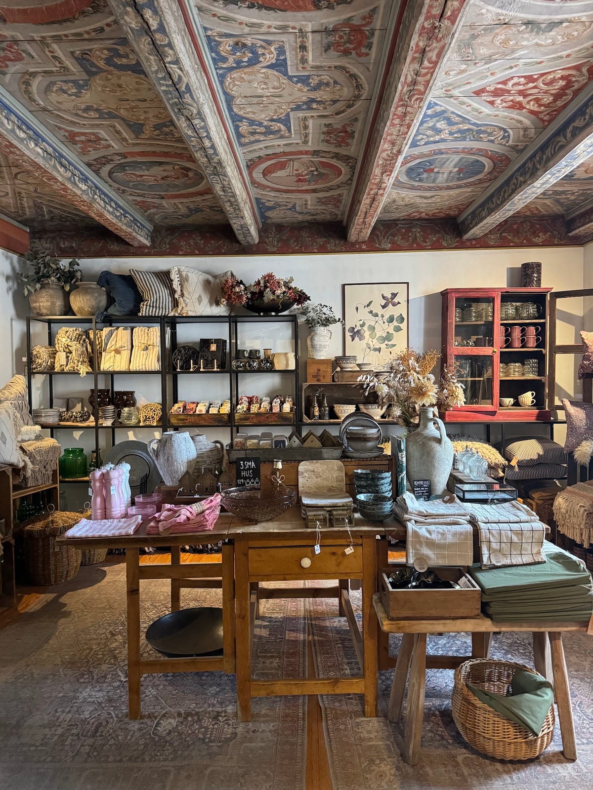 Skönfärgaregården Butik & Våffelstuga
