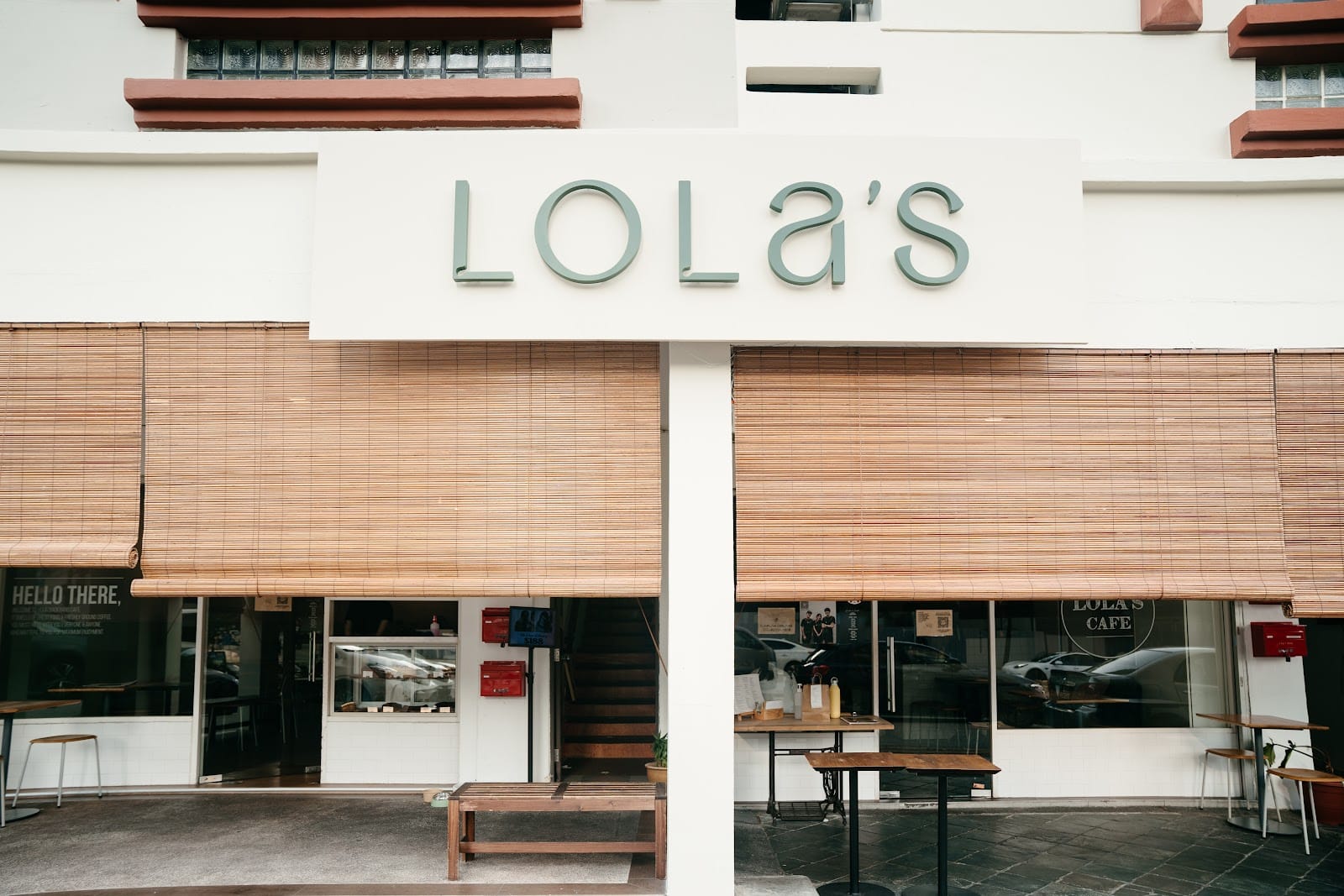 Lola's Cafe