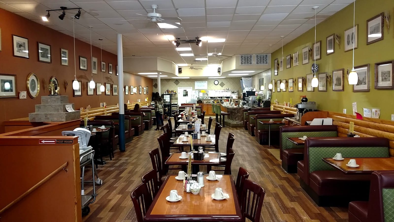 Charlie's Main Street Cafe
