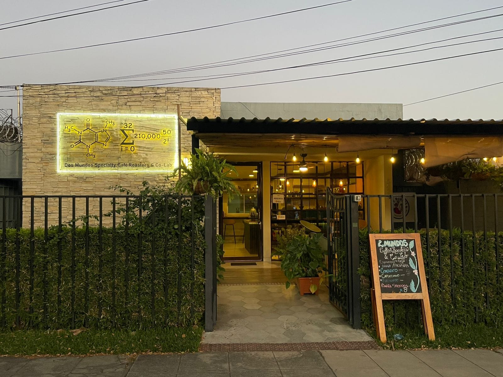 Dos Mundos Café Roasters & Co-Lab