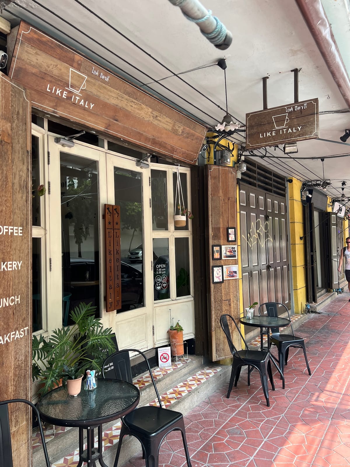 Like Italy Cafe-Bakery