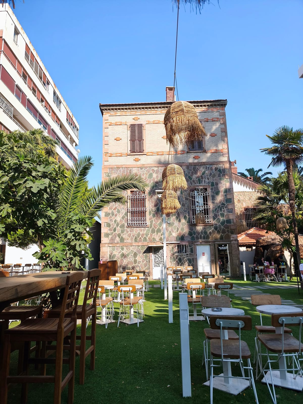 Hyra's Coffee & Bakery