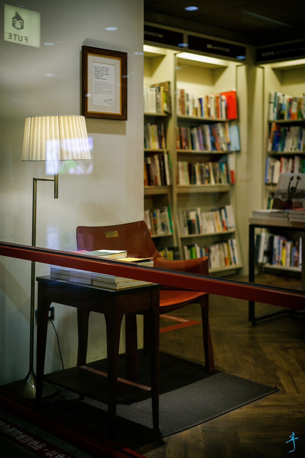 R9 cafe photo 3