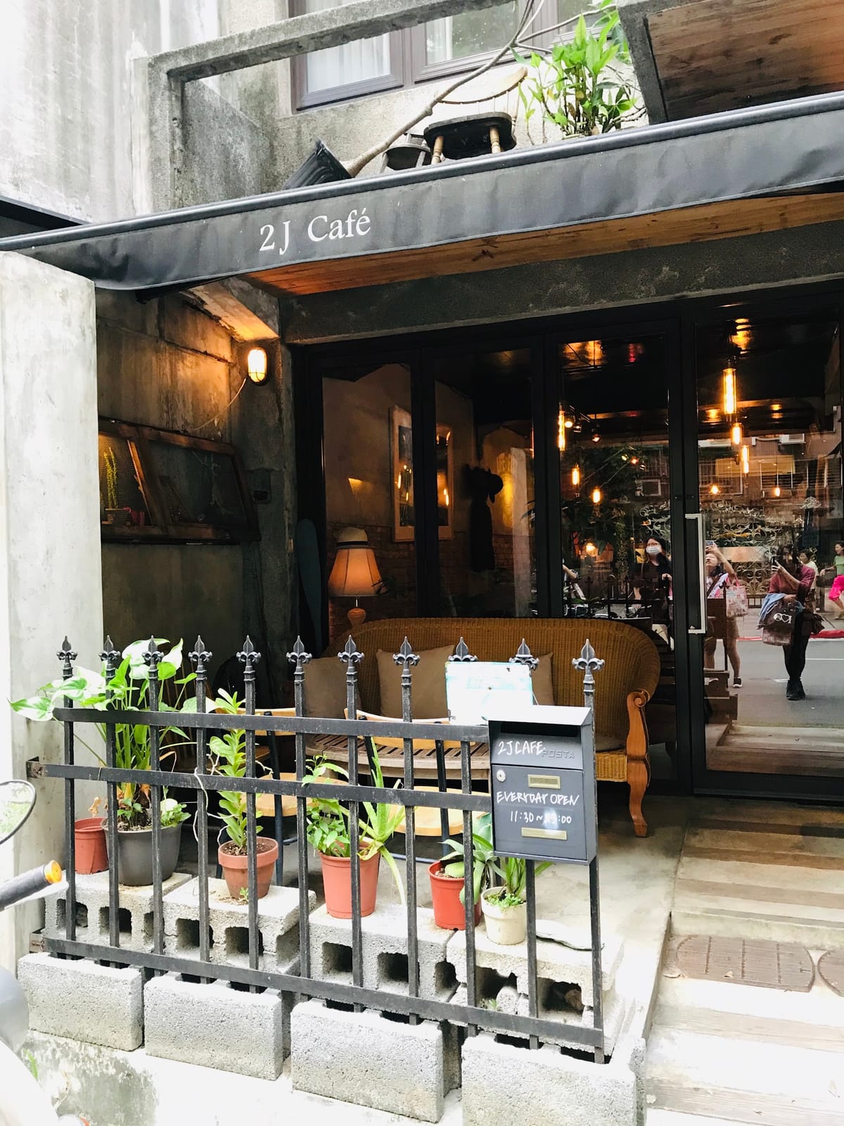 2J CAFE
